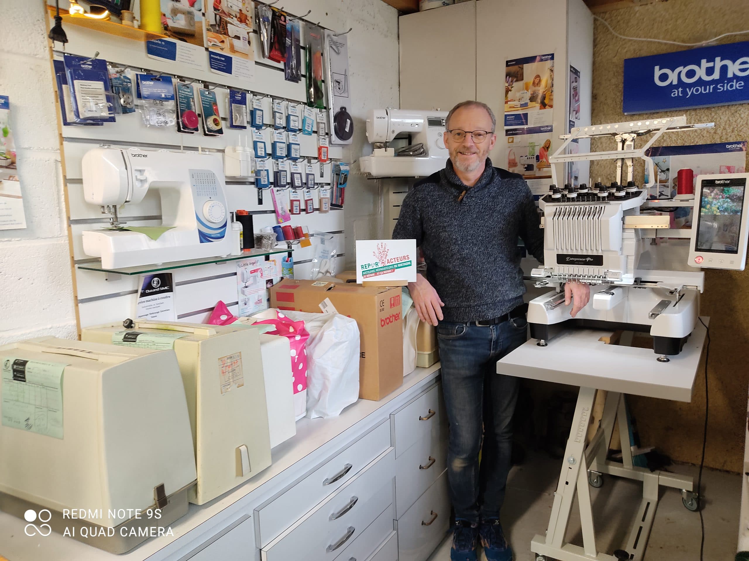 Patrick Durand, vendeur et réparateur de machines à coudre à Fougères