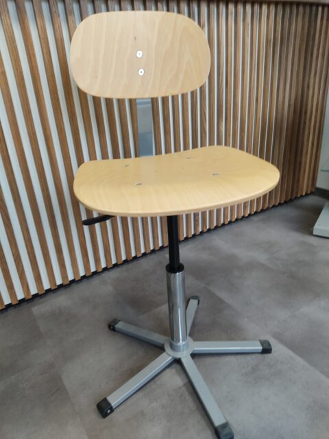Siège ergonomique en bois